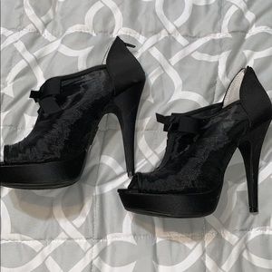Black heel booties